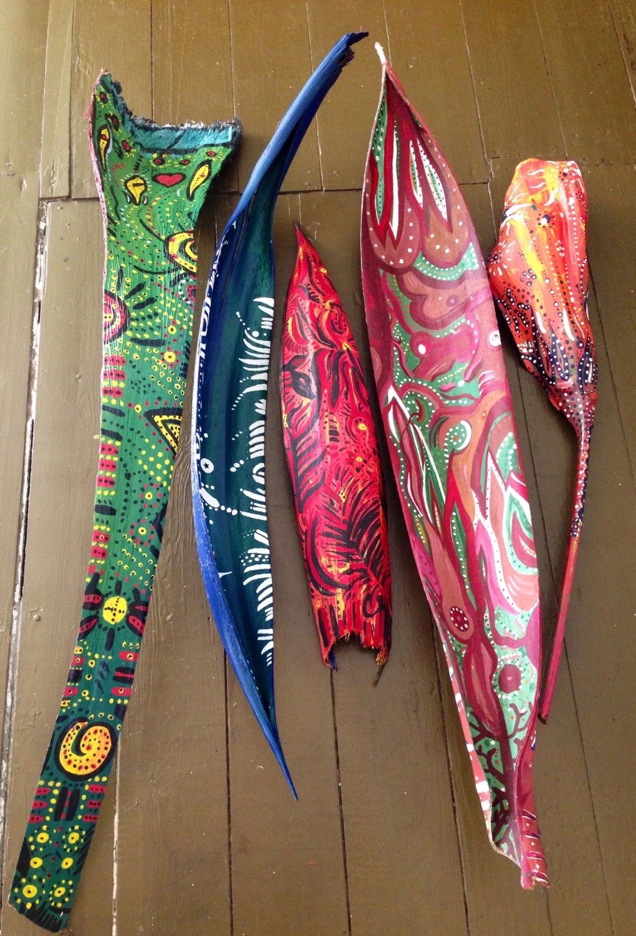 “Canoes” and decorative pieces 